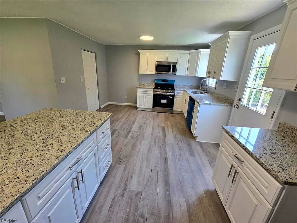 411 Gust Ln, Portsmouth — photo