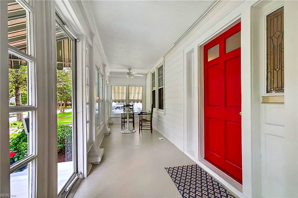 1130 Larchmont Cres, Norfolk — photo