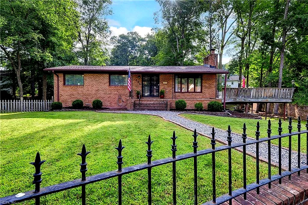 156 Barksdale Dr, Newport News — photo
