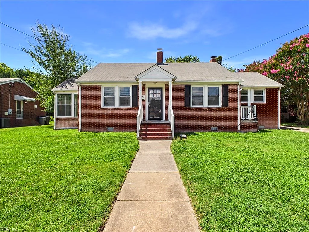 125 Eggleston AVE, HAMPTON VA 23669