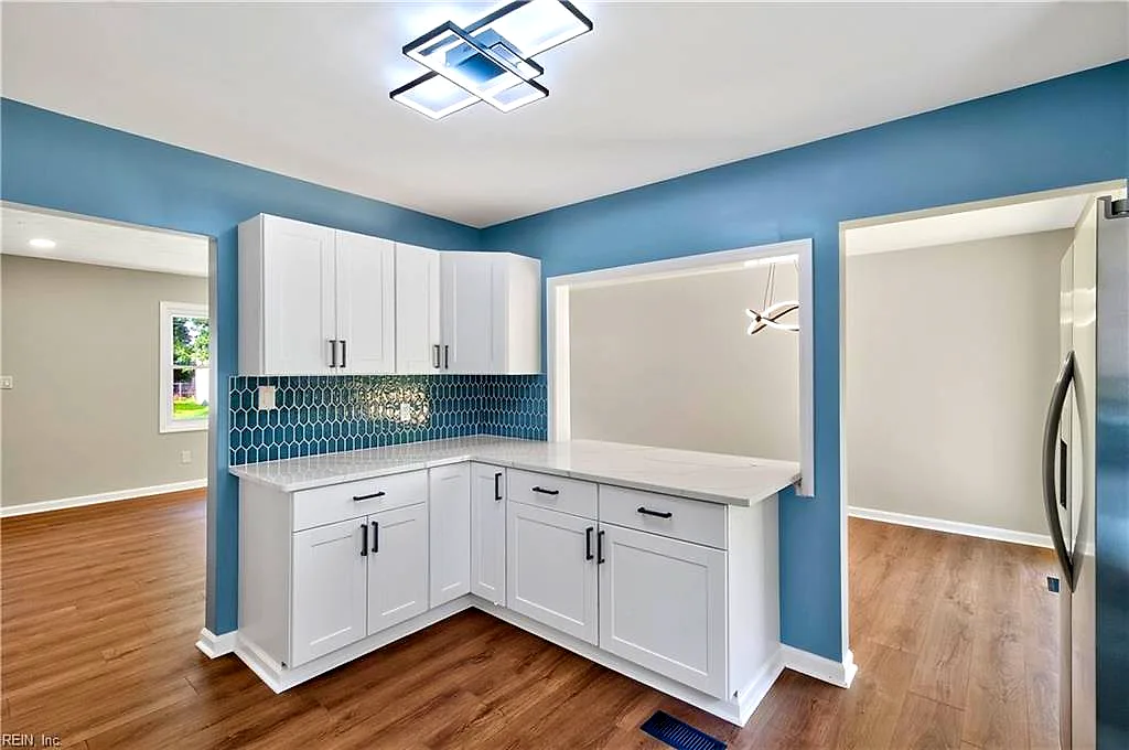825 Weymouth Ter, Hampton — photo