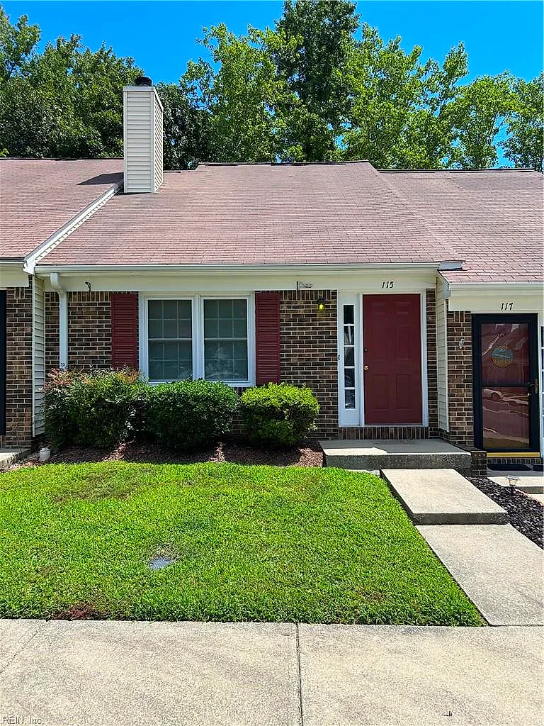115 Hawthorne Pt, Yorktown — photo