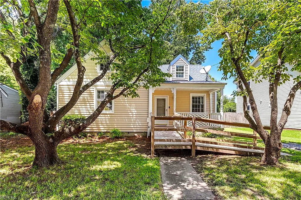 4848 Robin Hood RD, NORFOLK VA 23513