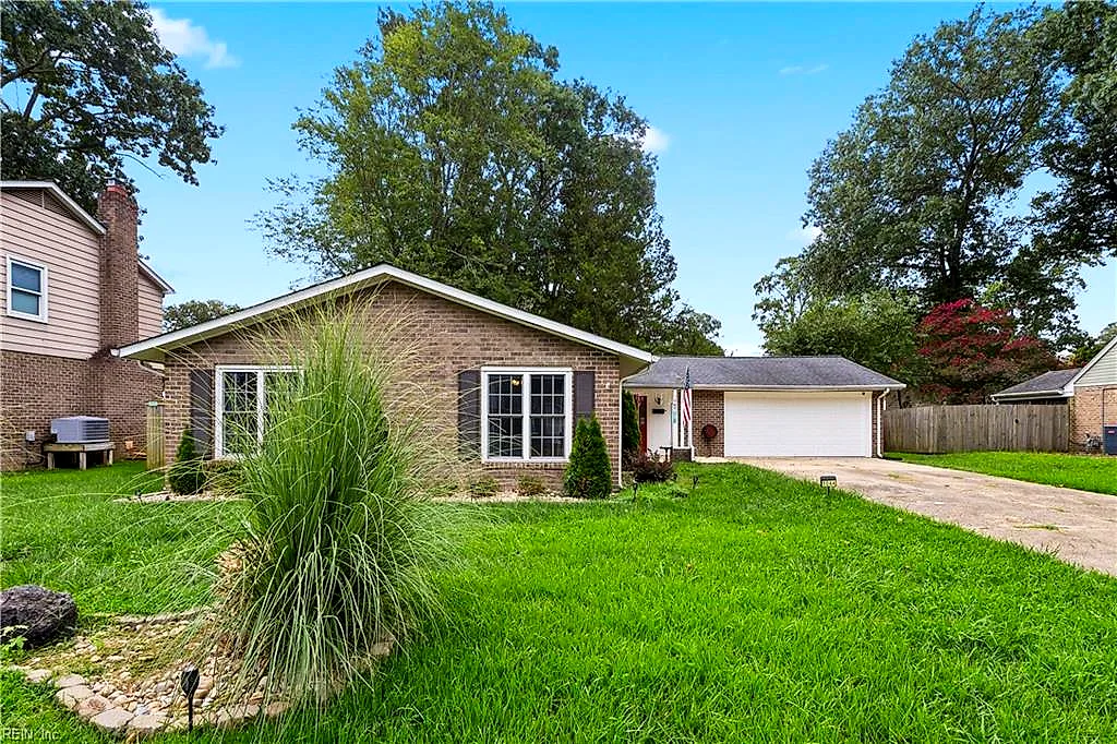 1044 Clipper DR, HAMPTON VA 23669