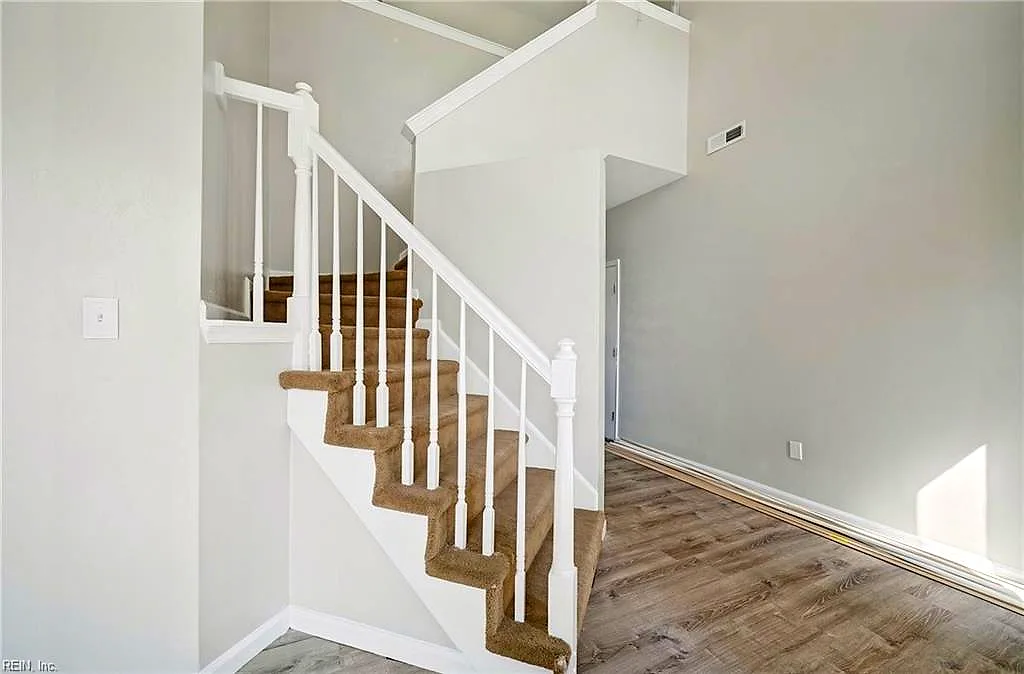 202 Cameron Xing, Suffolk — photo