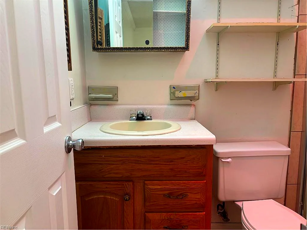 2504 Decathlon Cres, Virginia Beach — photo