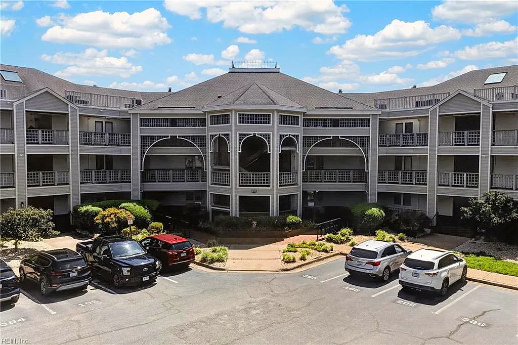 30 Brough Ln #307, Hampton — photo