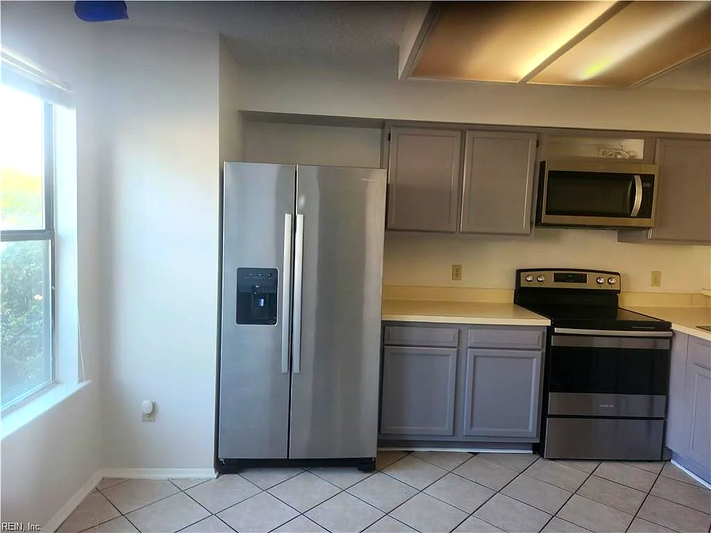 1408 Woodscape Ln, Virginia Beach — photo