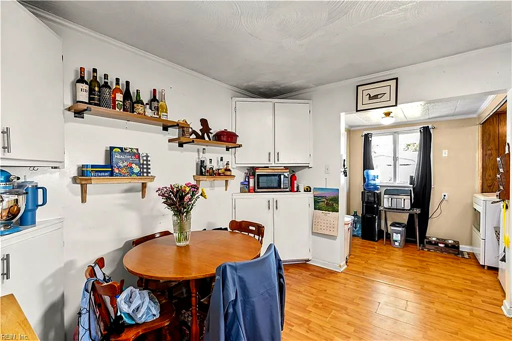 215 Castlewood Rd, Portsmouth — photo