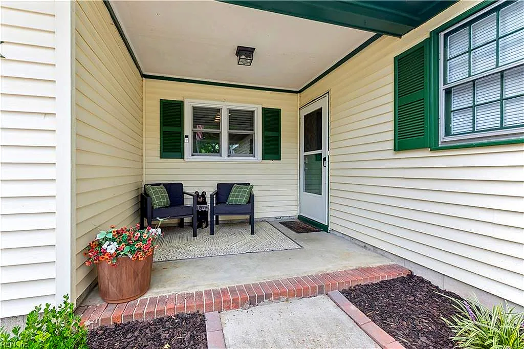 6 Sanlun Lakes Dr, Hampton — photo