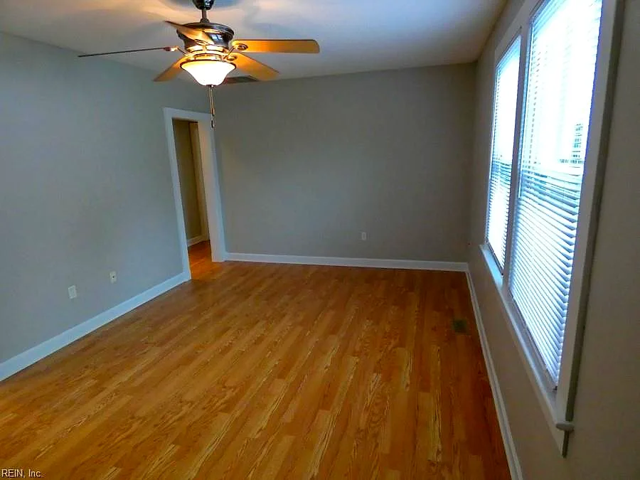 136 Mapleshade Ave, Norfolk — photo