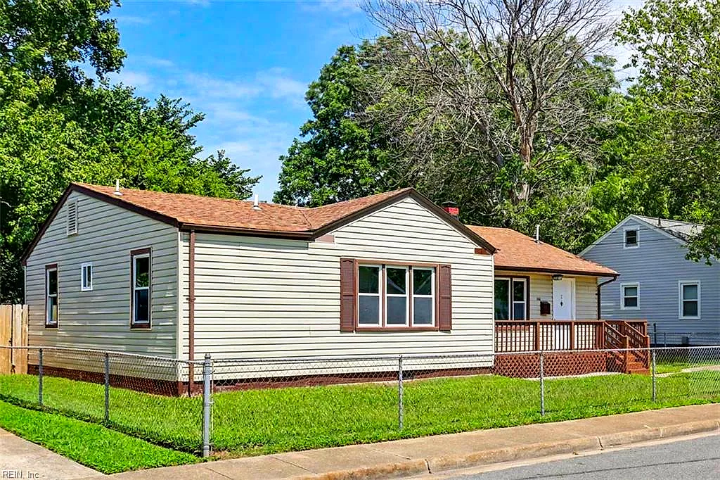 102 W Kelly AVE, HAMPTON VA 23663