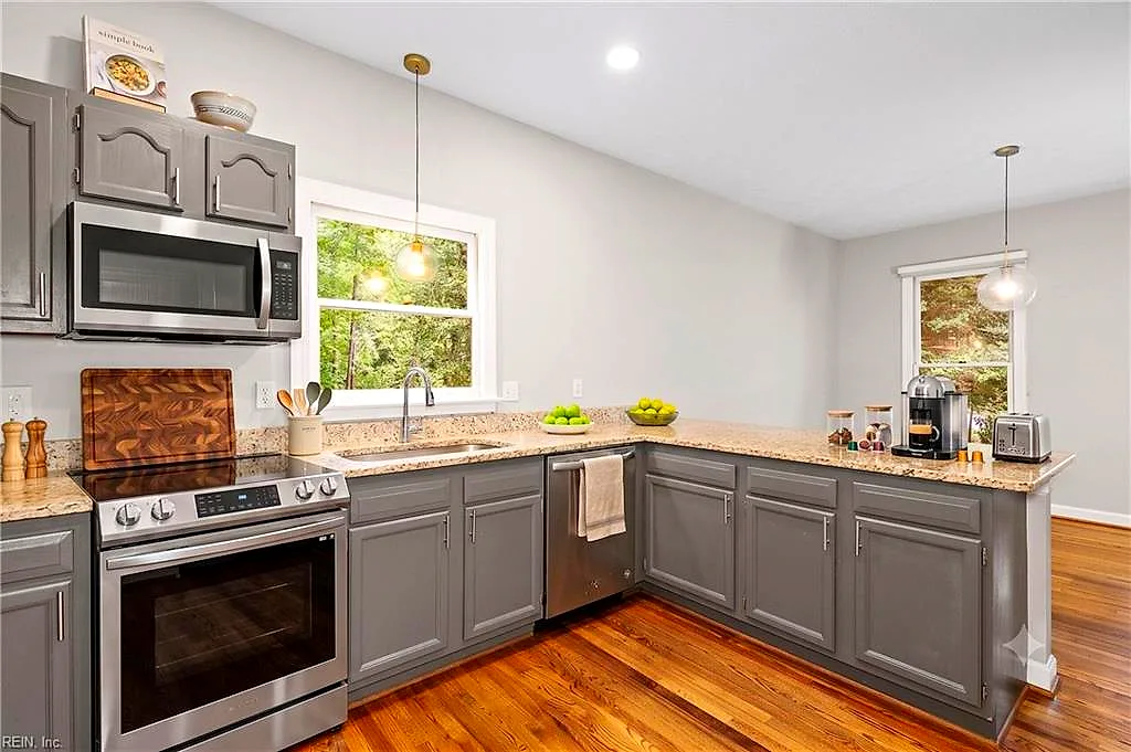 102 Sharps Rd, Williamsburg — photo