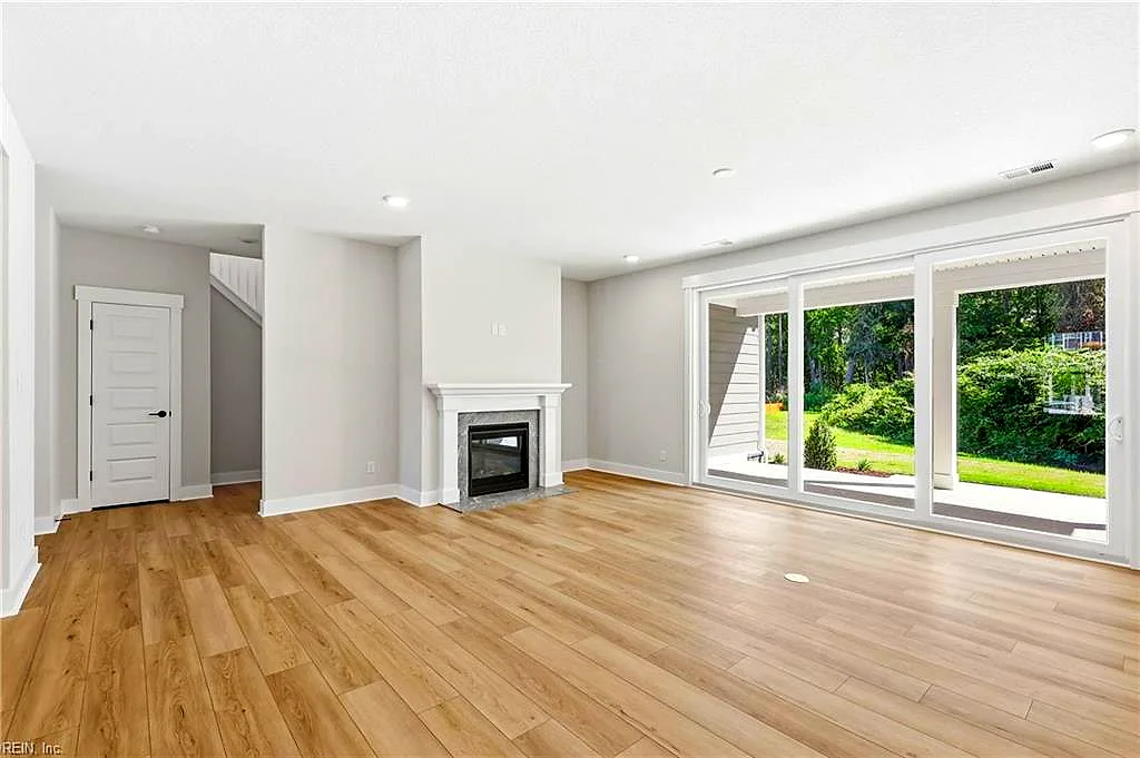 300 Rhapsody Dr, Suffolk — photo