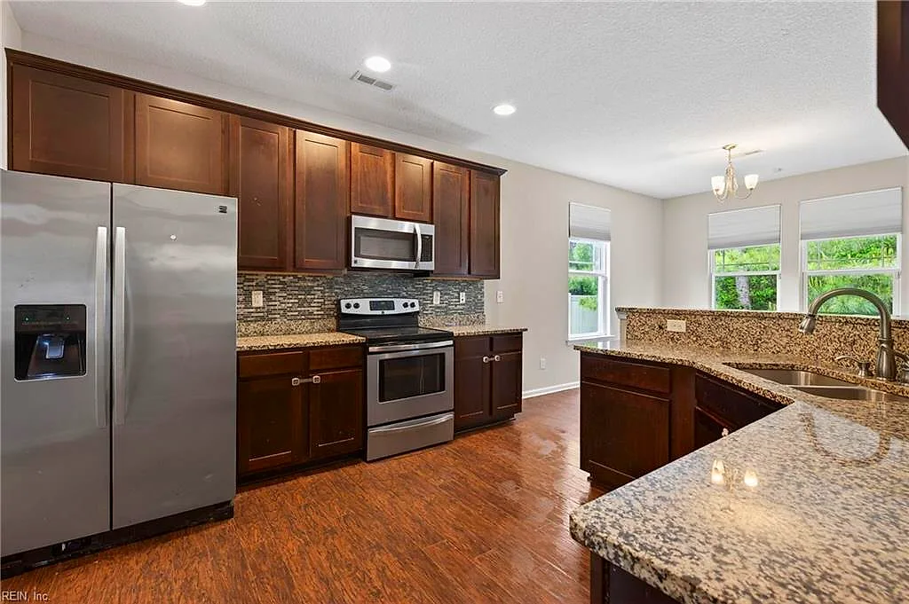 2147 Redgate Dr, Suffolk — photo