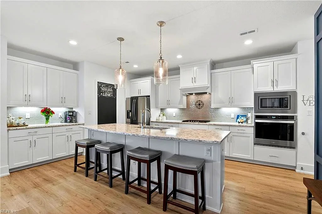 110 Creek Ln, Suffolk — photo