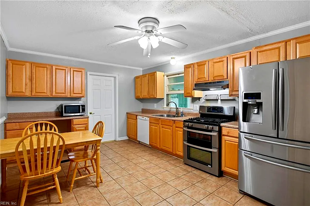 903 Thames Drive Dr, Hampton — photo