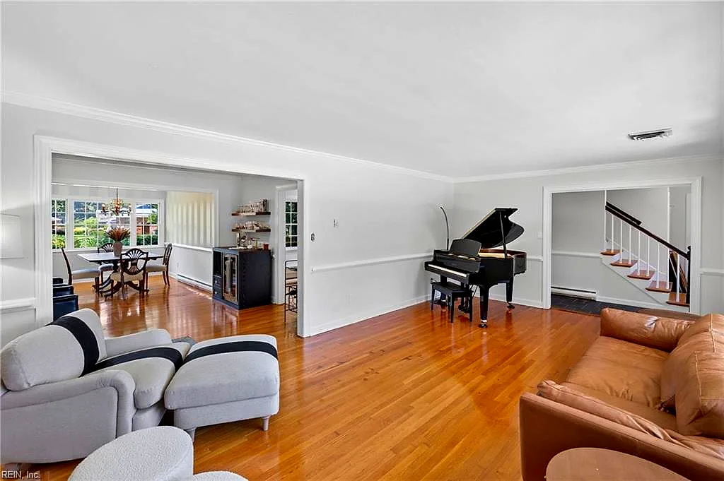 341 Wrexham Ct, Hampton — photo