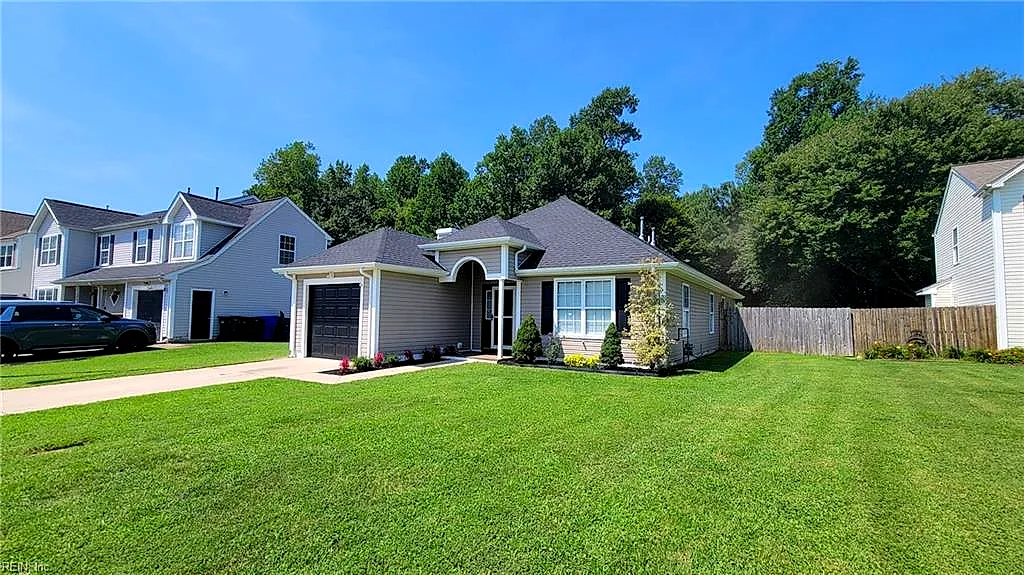 329 Stonehenge Dr, Suffolk — photo