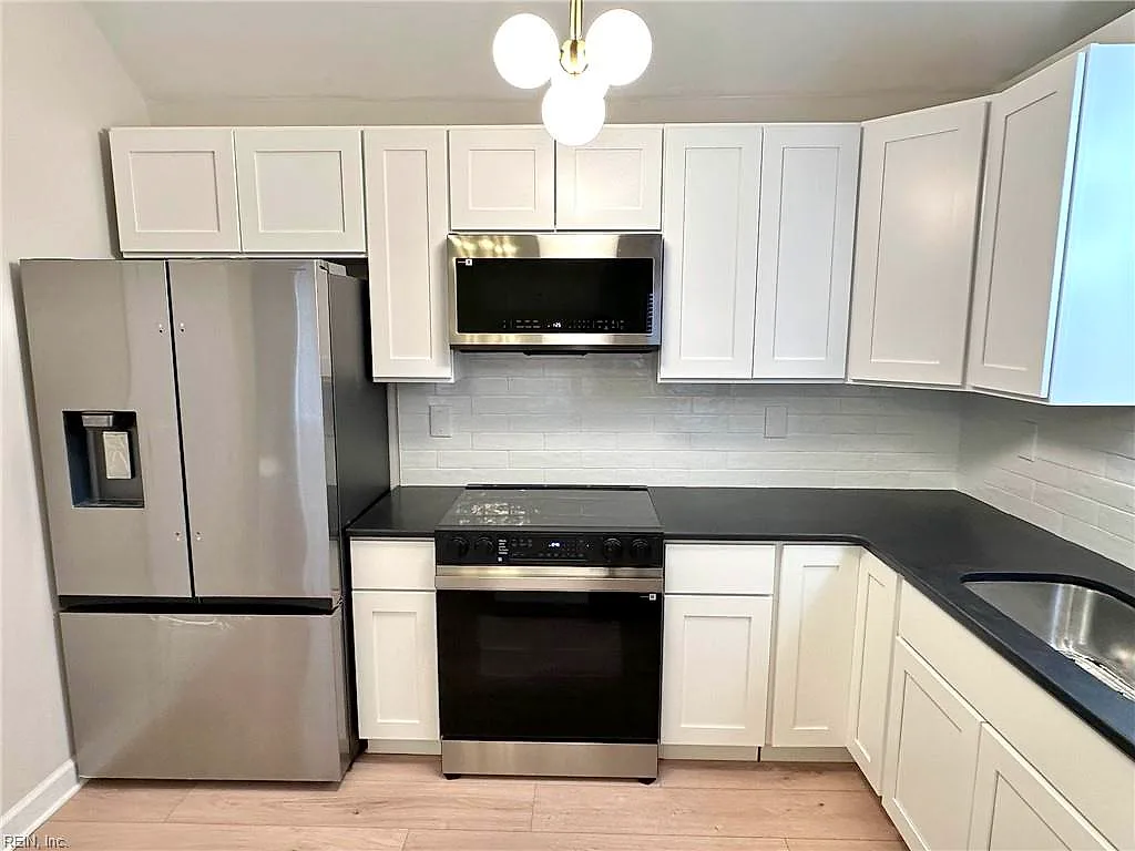 329 Stonehenge Dr, Suffolk — photo