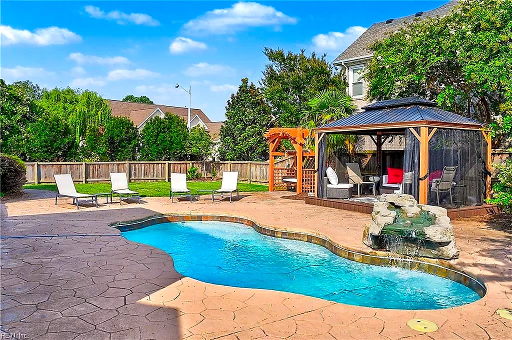 2472 Las Brisas DR, VIRGINIA BEACH VA 23456