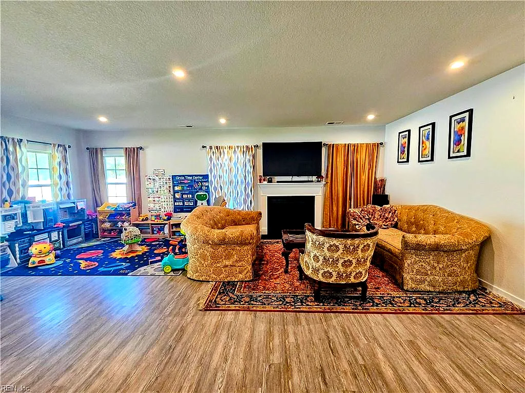 229 Republic Ln, Suffolk — photo
