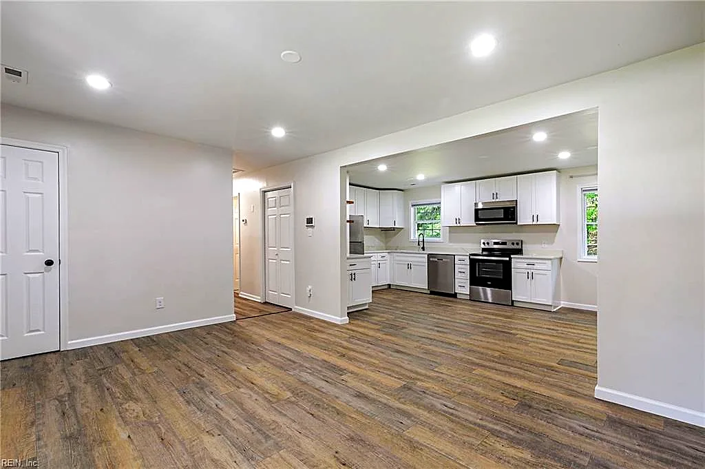 210 Walker Dr, Williamsburg — photo