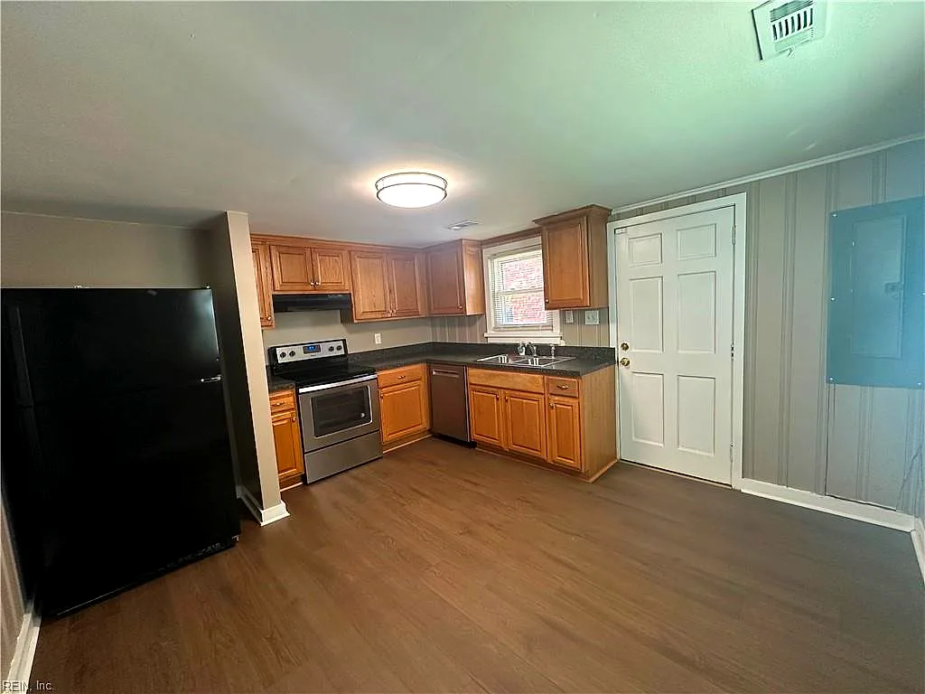 2425 Juniper St, Norfolk — photo
