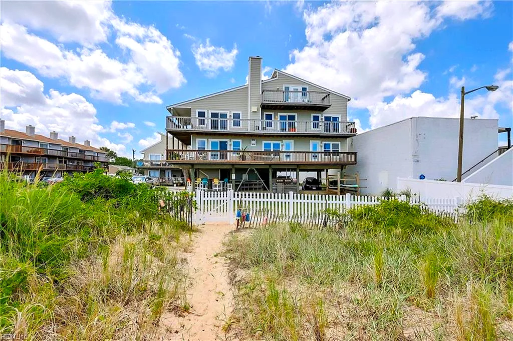 1048 E Ocean View AVE, NORFOLK VA 23503