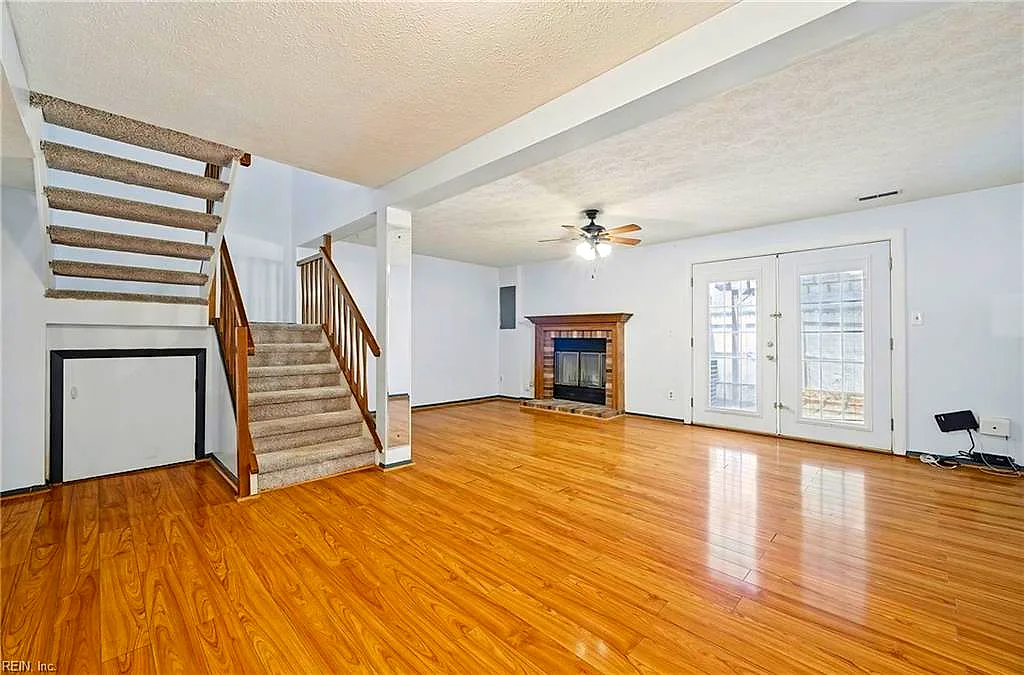1300 Vanasse Ct, Hampton — photo