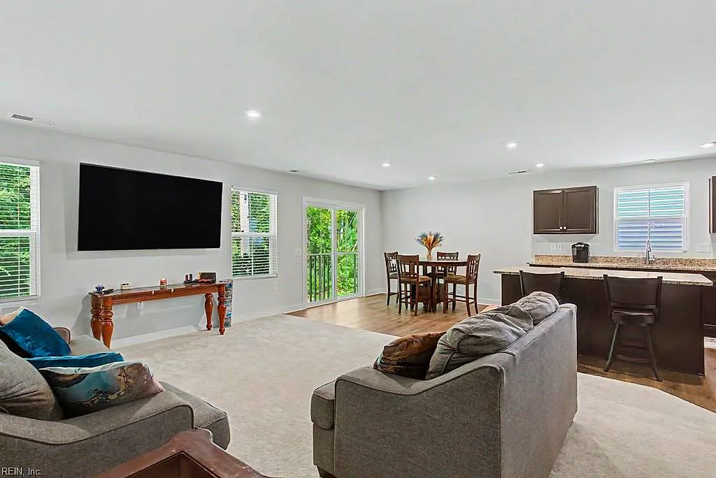 6976 Motley Landing Dr #Dr, Gloucester — photo