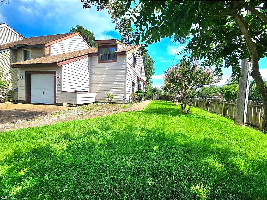 719 Lord Byron DR