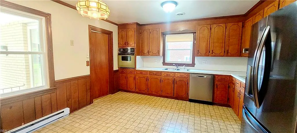 141 Robin Ln, Suffolk — photo