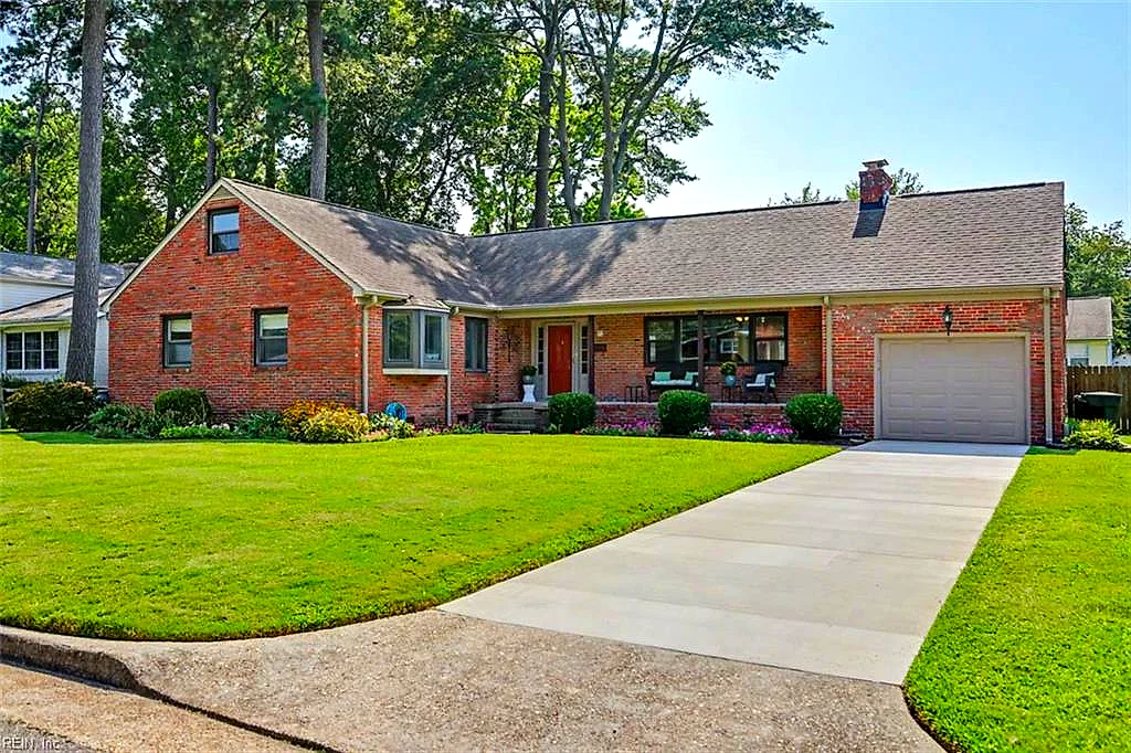 12 Pine Cone DR, HAMPTON VA 23669