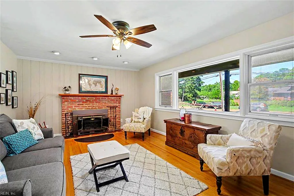 12 Pine Cone Dr, Hampton — photo