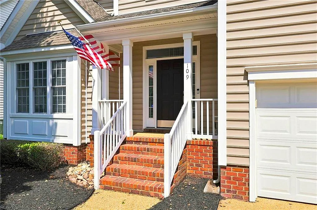 109 Overlook Pt, Yorktown — photo