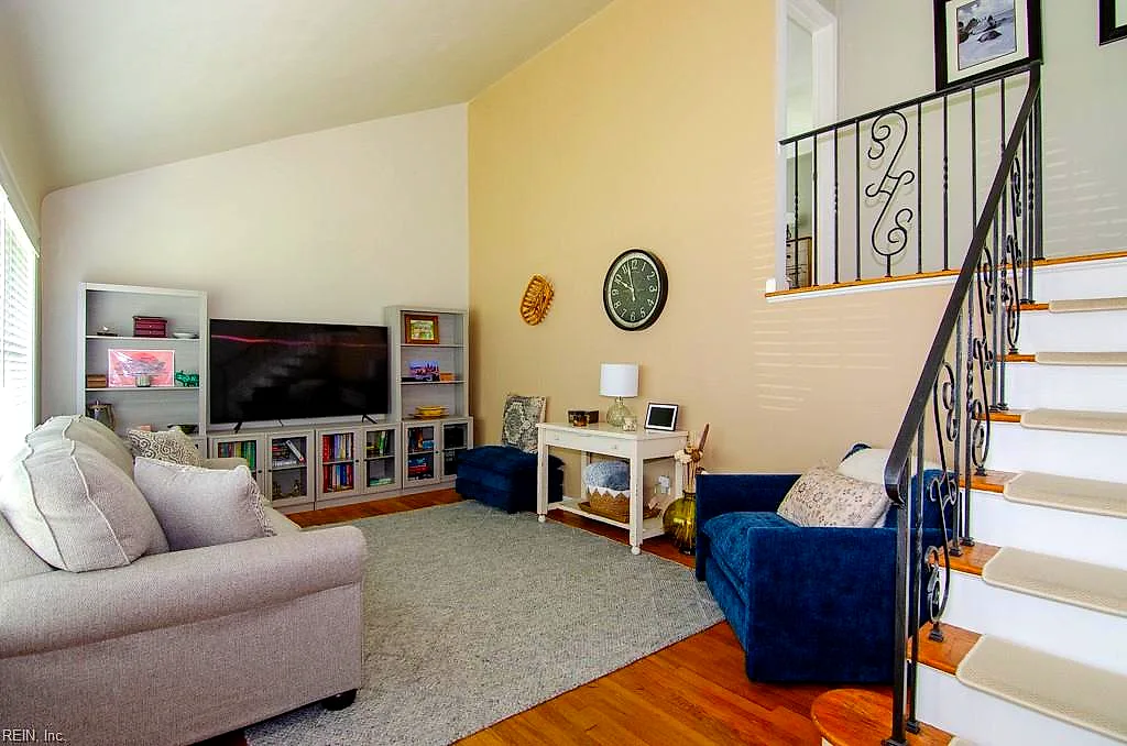 1285 River Oaks Dr, Norfolk — photo