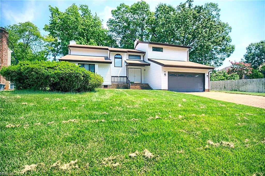 17 Fields DR, HAMPTON VA 23664