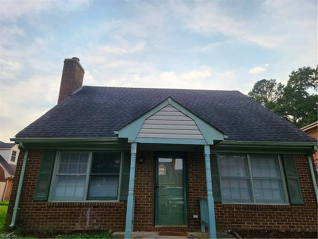40 Glascow WAY, HAMPTON VA 23669