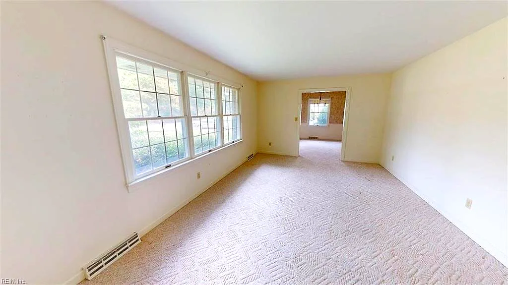 205 Meadowfield Rd, Yorktown — photo