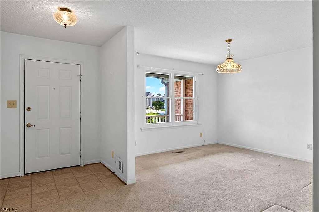 47 W River Point Dr, Hampton — photo