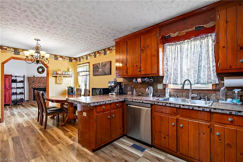 102 Butlers Pointe Ln, Smithfield — photo