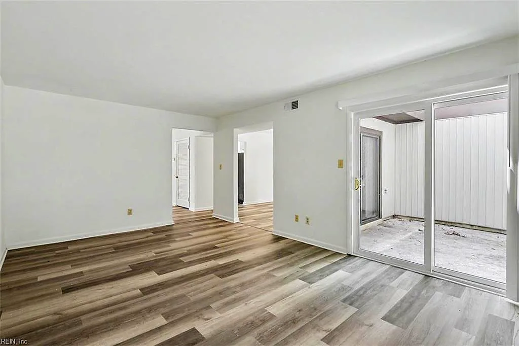 11 Spring None W, Williamsburg — photo