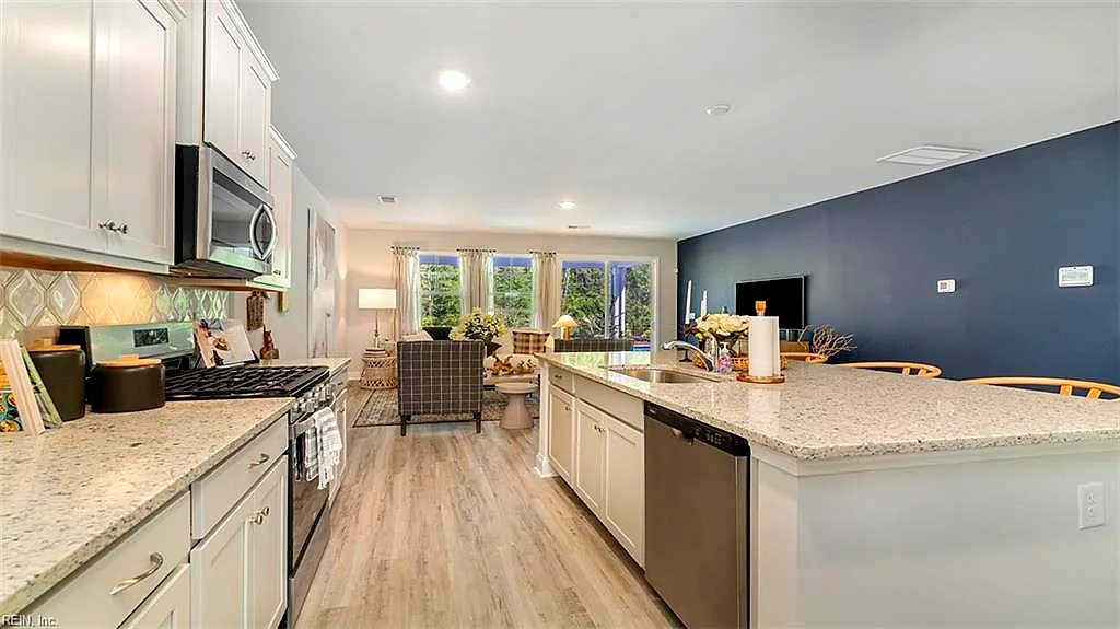 5102 Duxbury Rd, Suffolk — photo