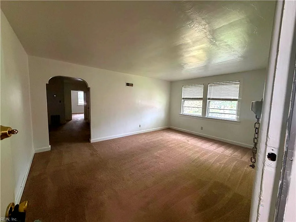 119 W Tyler Cres #4, Portsmouth — photo