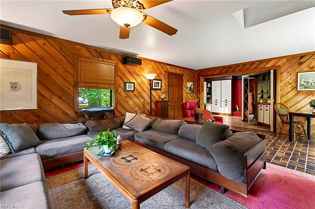 2153 Hollybriar Pt, Norfolk — photo