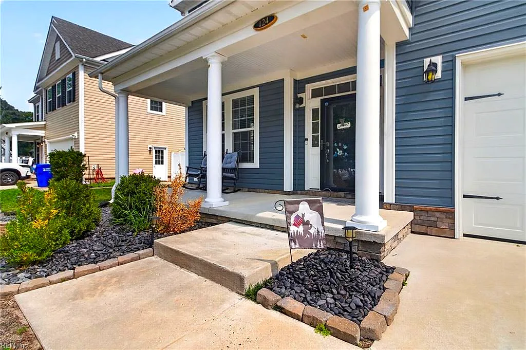 124 Bowman Dr, Suffolk — photo