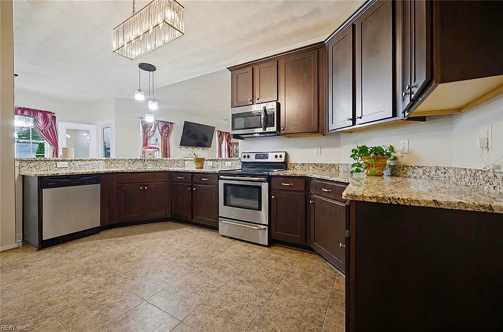 2448 Orchard Hill Ln, Virginia Beach — photo