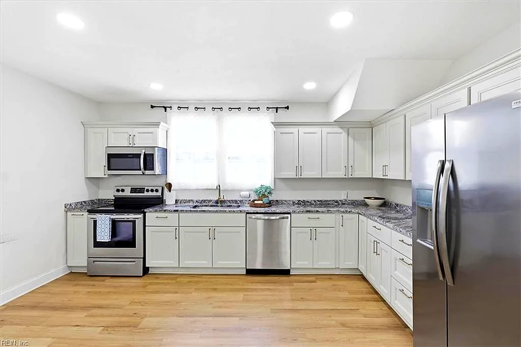 733 W W 35th St #St, Norfolk — photo