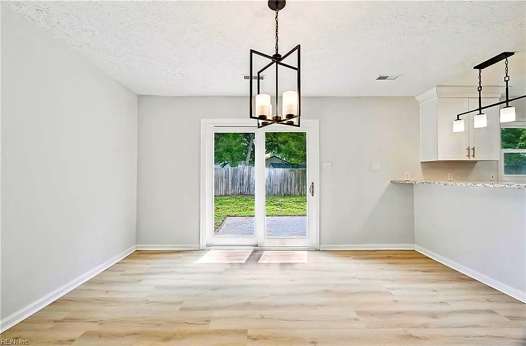 17 Sandy Lake Dr, Hampton — photo
